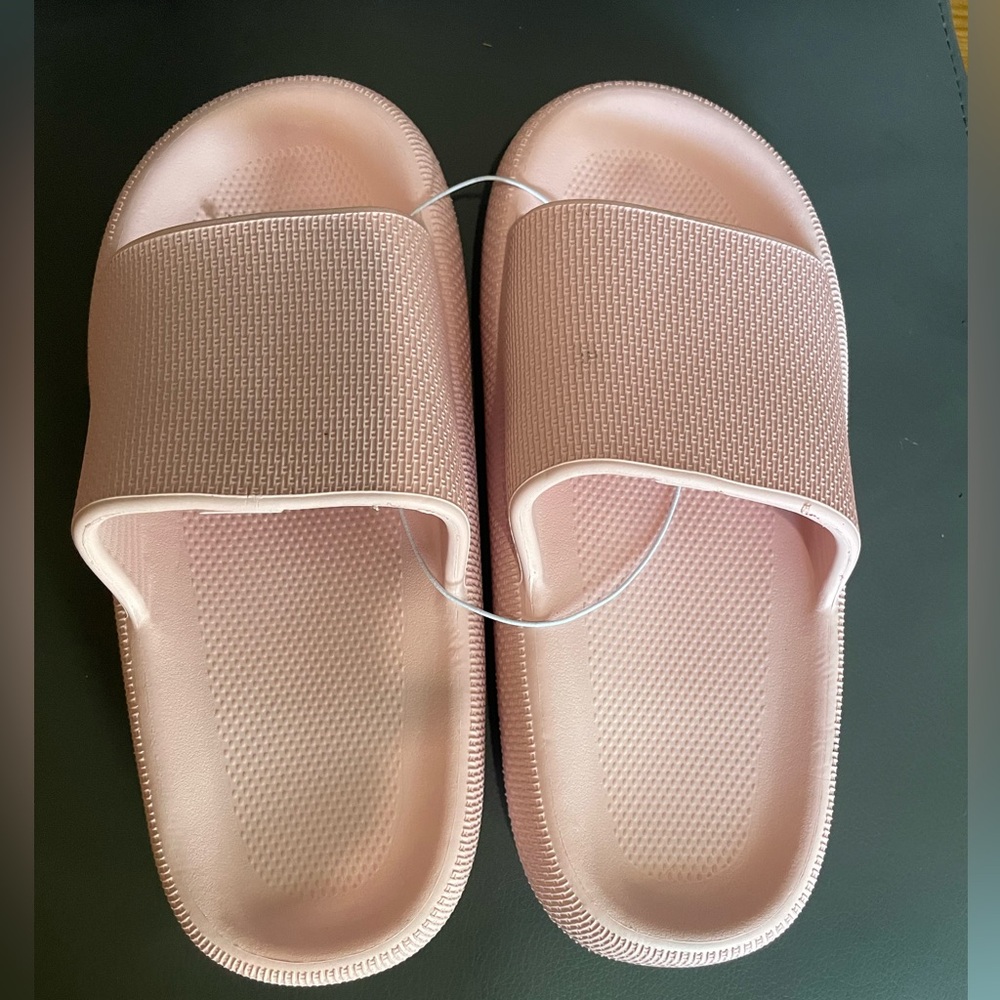 Super comfy cloud foam slides! Pink womens size 39/40